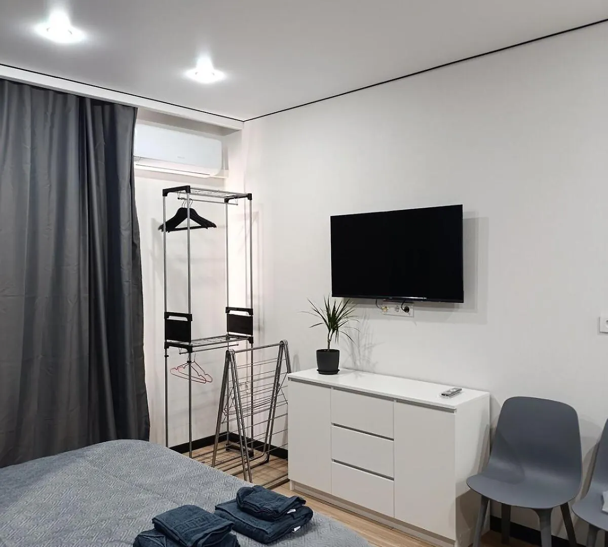 Appartamento Terra-Raiymbekа Almaty